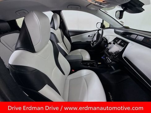 Used 2022 Toyota Prius XLE image 25