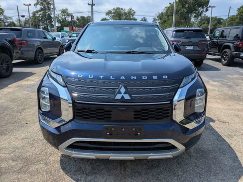 Used 2024 Mitsubishi Outlander SE AWD/4WD image 2