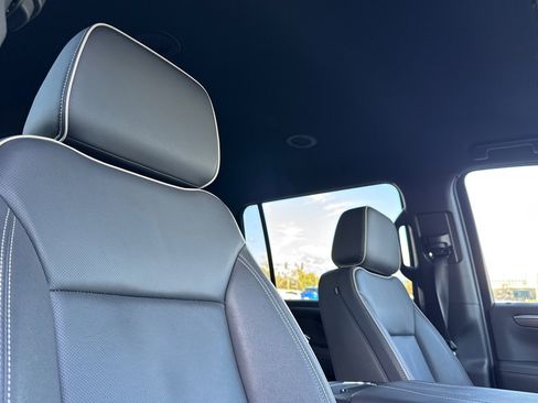Used 2025 Chevrolet Suburban Premier image 22