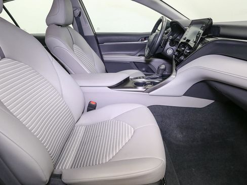 Used 2023 Toyota Camry SE image 18