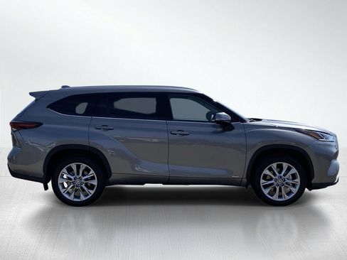 Certified 2026 Toyota Highlander Limited AWD/4WD image 12