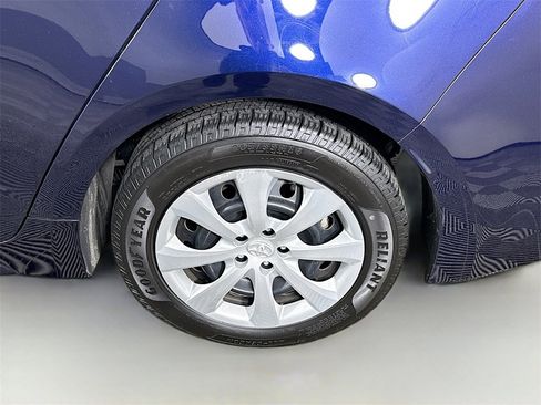Certified 2020 Toyota Corolla LE image 33