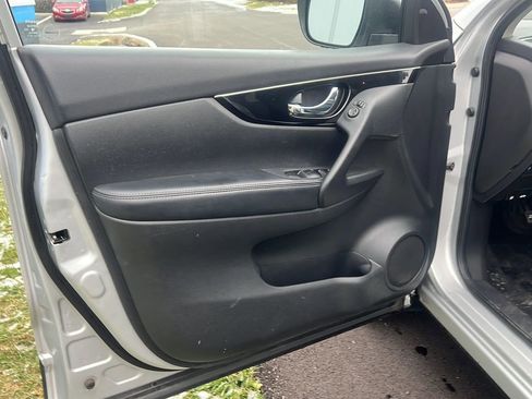 Used 2017 Nissan Rogue Sport SL w/ SL Premium Package image 9