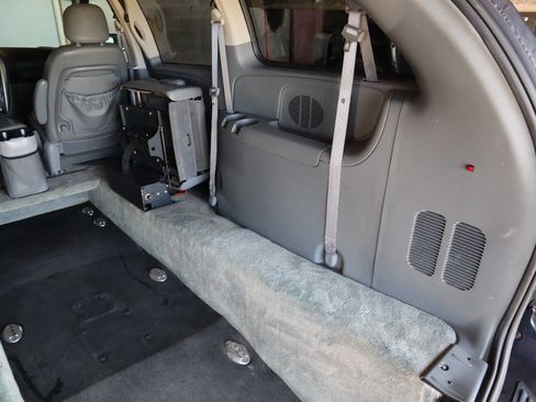 Used 2007 Chrysler Town & Country Touring w/ Leather Interior Group image 28