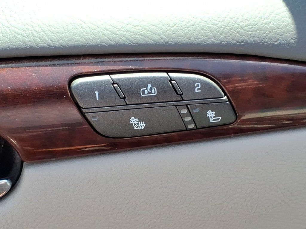 Used 2008 Buick Lucerne CXL w/ Driver Confidence Package FWD image 14