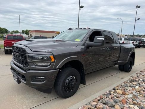 Used 2024 RAM 3500 Limited AWD/4WD image 3
