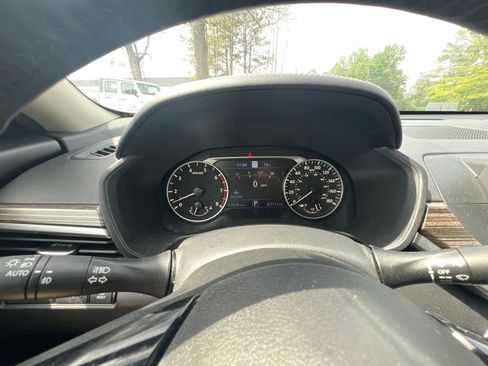 Used 2020 Nissan Altima 2.0 Platinum FWD image 11