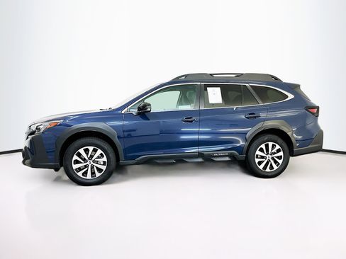 Used 2025 Subaru Outback Premium image 4