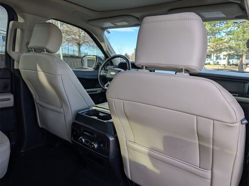 Used 2024 Ford Expedition Platinum image 21