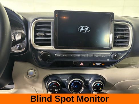 Used 2022 Hyundai Venue Limited image 13
