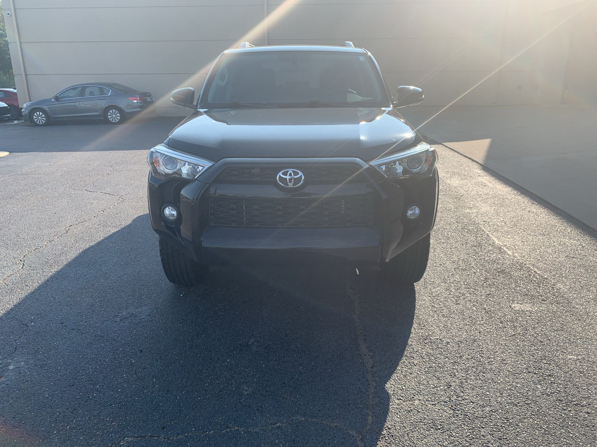 Used 2018 Toyota 4Runner SR5 Premium AWD/4WD image 2