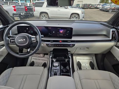 Used 2025 Kia Sorento SX Prestige image 3