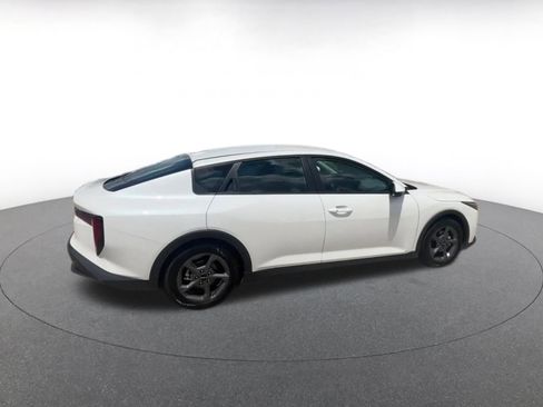 Used 2025 Kia K4 LXS image 15