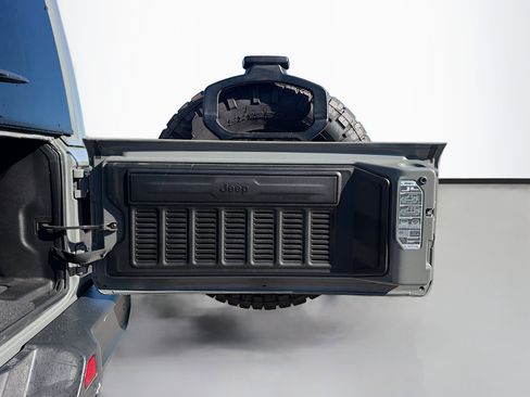 Used 2021 Jeep Wrangler Unlimited Rubicon AWD/4WD image 13