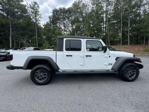 Used 2025 Jeep Gladiator Sport AWD/4WD image 4