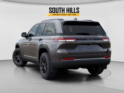 New 2026 Jeep Grand Cherokee 4WD image 3