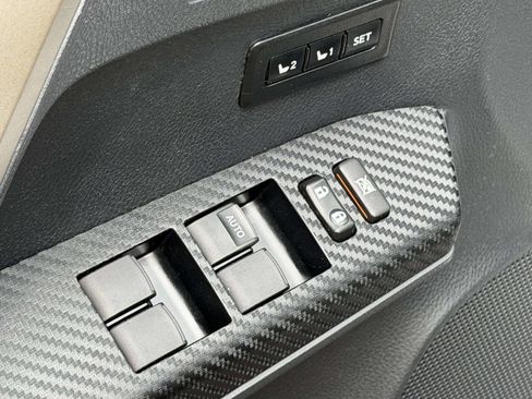 Used 2013 Toyota RAV4 Limited image 18