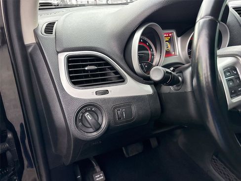 Used 2020 Dodge Journey SE w/ SE Popular Equipment Group FWD image 11