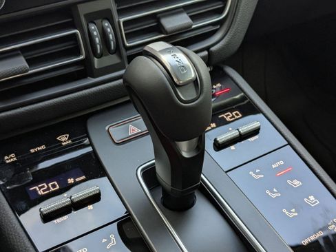 Certified 2026 Porsche Macan AWD/4WD image 20