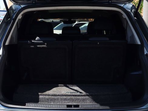 Used 2018 Volkswagen Tiguan SE w/ Panoramic Sunroof Package image 25