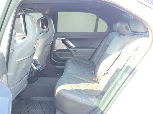 Used 2025 BMW 760i xDrive w/ Premium Package image 30