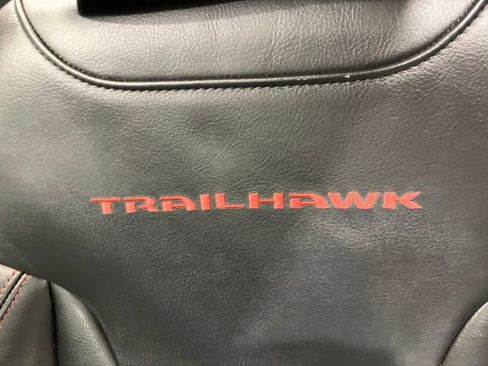 Used 2018 Jeep Renegade Trailhawk image 37