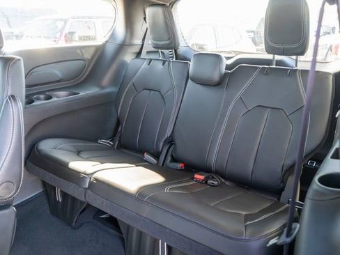 New 2026 Chrysler Pacifica Select image 10