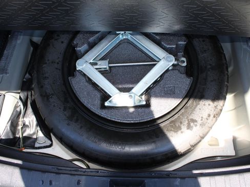 Used 2019 Toyota RAV4 LE w/ All Weather Liner Package AWD/4WD image 9