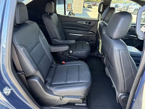 Used 2025 Chevrolet Traverse LT image 31