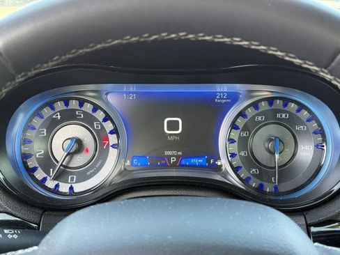 Used 2023 Chrysler 300 S image 31