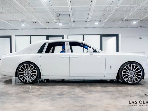 Used 2024 Rolls-Royce Phantom Sedan RWD image 79