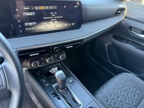 Certified 2025 Nissan Kicks SV image 21