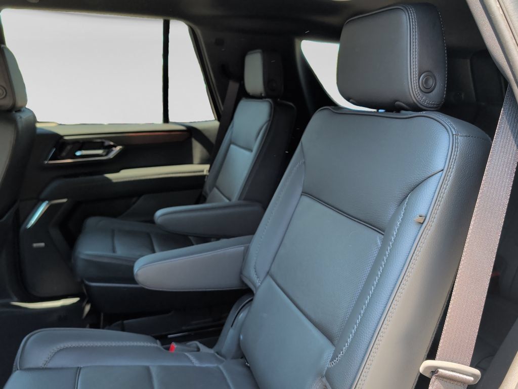 Used 2025 GMC Yukon Denali AWD/4WD image 31