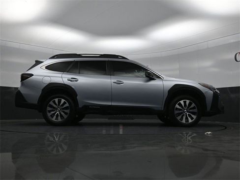 Used 2023 Subaru Outback Limited image 27