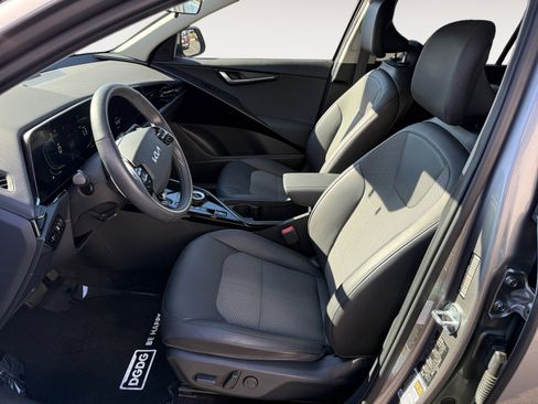 Used 2023 Kia Niro EX w/ EX Cold Weather Package image 10