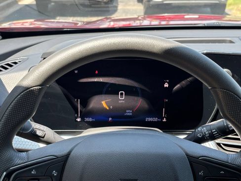 Used 2025 Chevrolet Trax LT FWD image 38