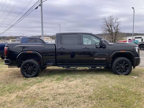 Used 2024 GMC Sierra 2500 AT4 w/ AT4 Preferred Package image 2