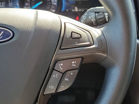 Used 2022 Ford Edge SE image 16