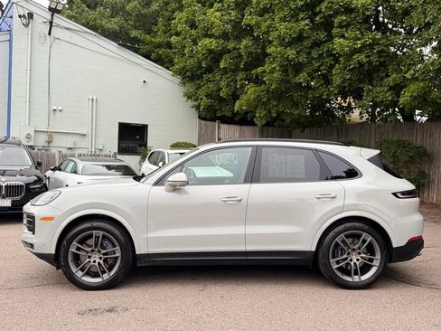 Used 2024 Porsche Cayenne AWD/4WD image 3