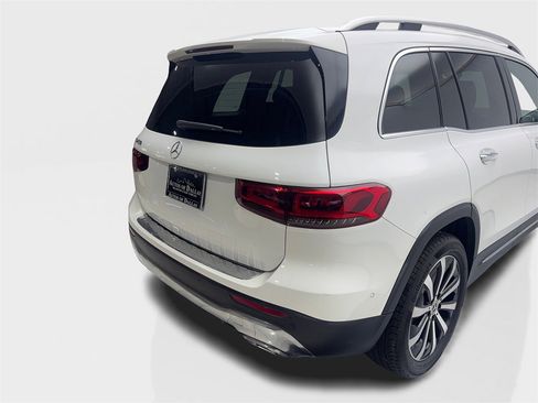 Used 2022 Mercedes-Benz GLB 250 w/ Premium Package Lite image 18