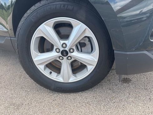 Certified 2024 Ford Edge SE image 4