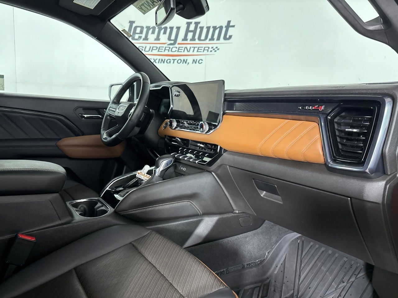 Used 2024 GMC Canyon AT4 w/ AT4 Premium Package AWD/4WD image 32
