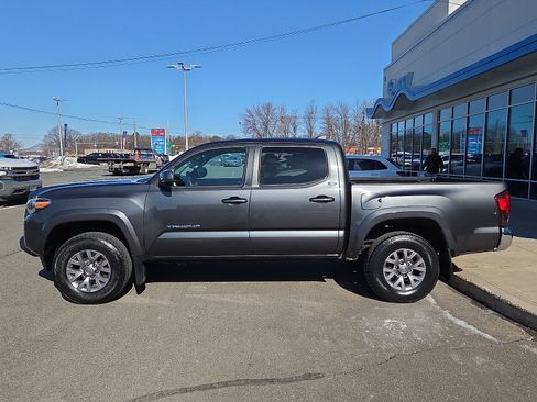 Used 2018 Toyota Tacoma SR5 image 7