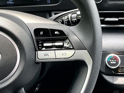 Used 2025 Hyundai Elantra Hybrid FWD image 21