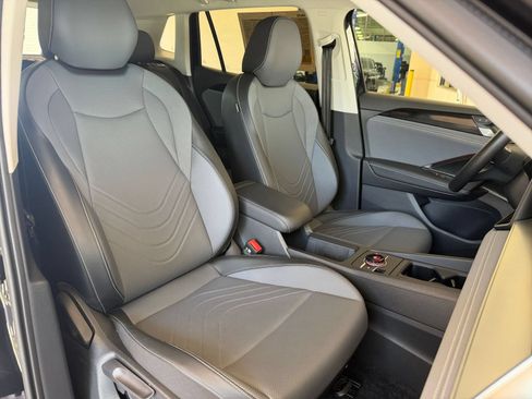 Used 2026 Volkswagen Tiguan SE FWD image 27