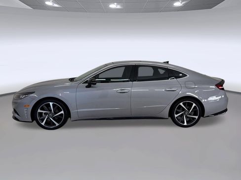 Used 2023 Hyundai Sonata SEL Plus FWD image 2