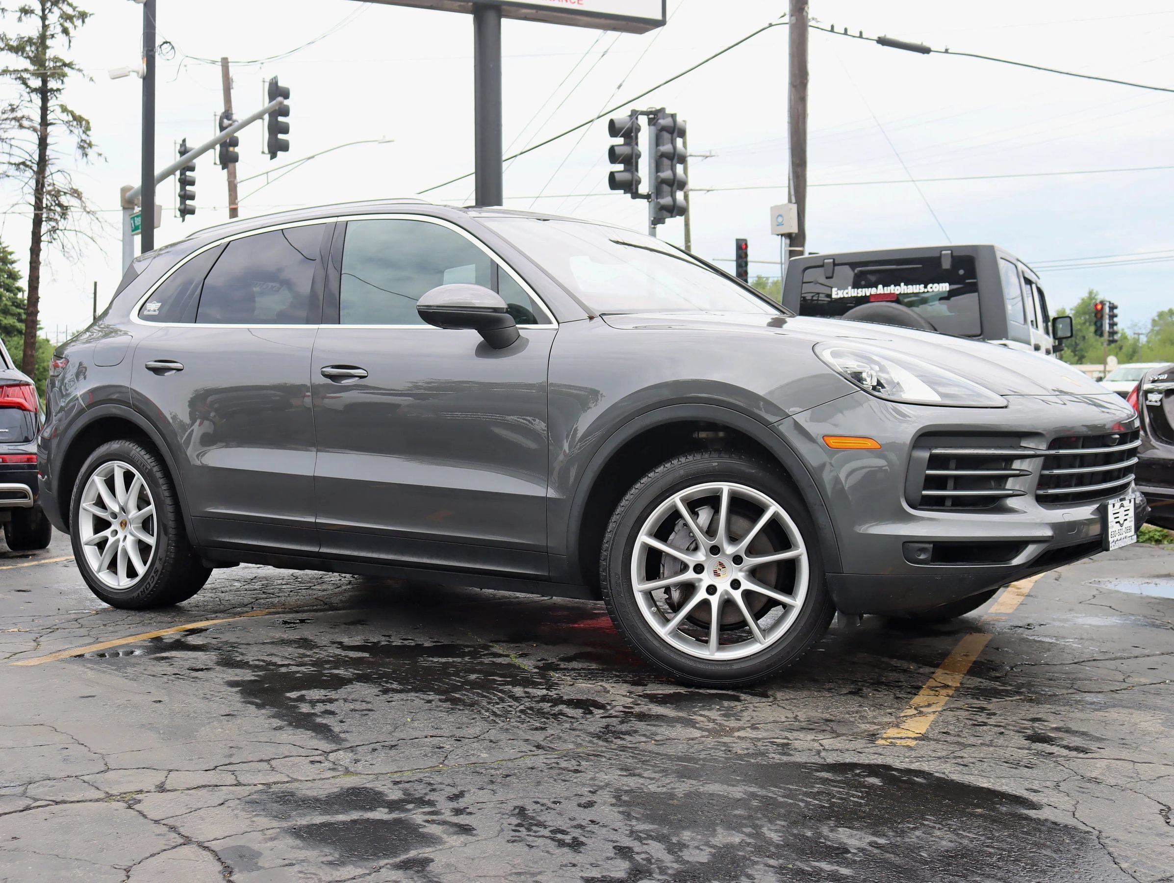 Used 2019 Porsche Cayenne AWD/4WD image 2