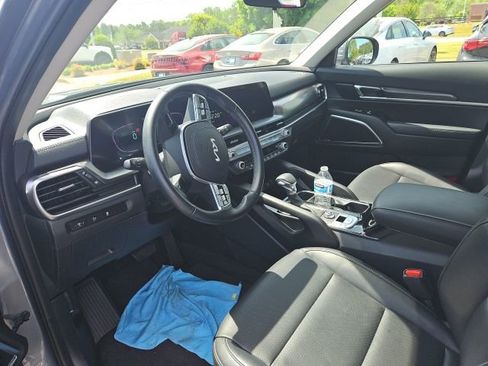 Used 2025 Kia Telluride LX image 11