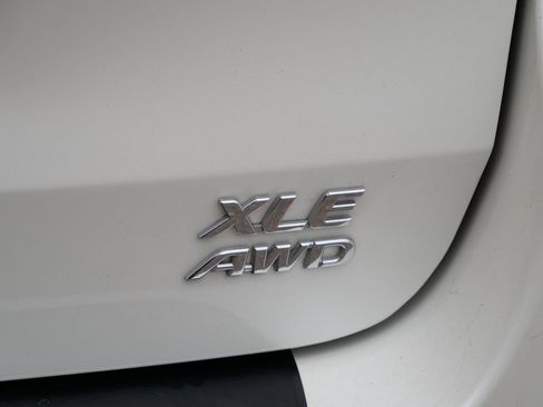 Used 2018 Toyota Sienna XLE w/ XLE Navigation Package AWD/4WD image 8
