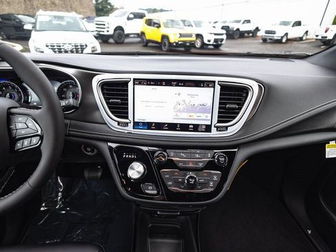 New 2026 Chrysler Pacifica Select w/ S Appearance Package image 28